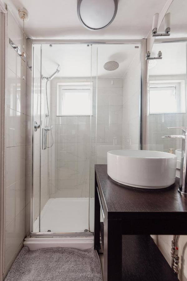 Charming & Beautiful 2 Bed Flat In Zone 1 Apartman London Kültér fotó